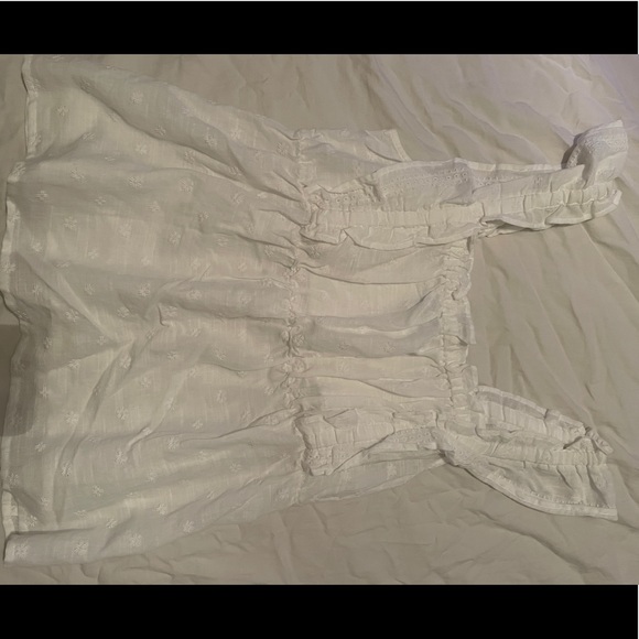 White blouse - Picture 2 of 2